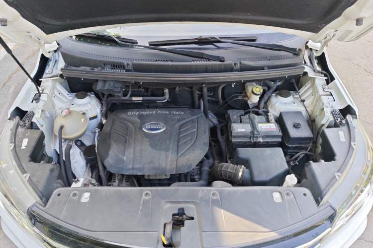 Used SWM X3 2020 1.5L Manual Value Edition 7 Seats Engine Bay