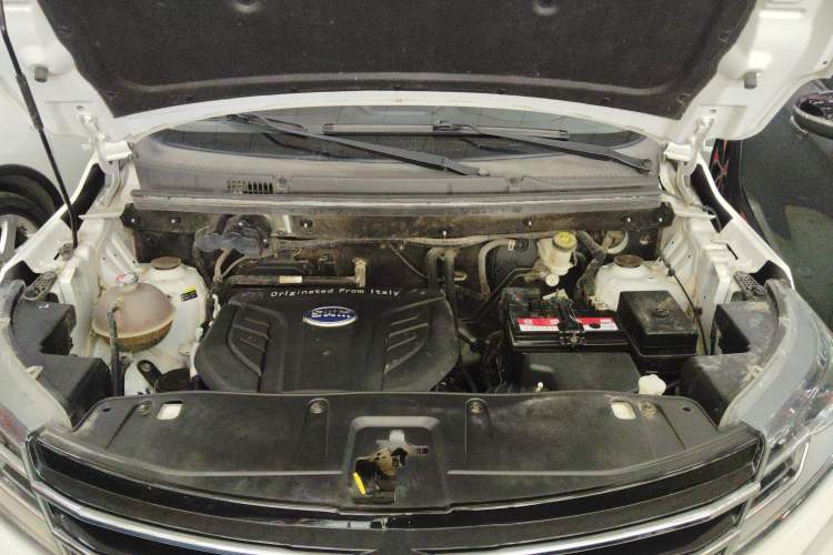 Used SWM X3 2020 1.5L Manual Value Edition 7 Seats Engine Bay