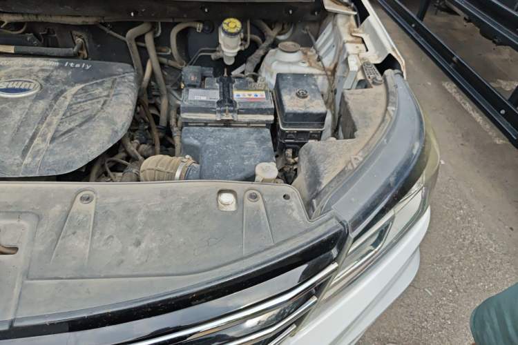 Used SWM X3 2020 1.5L Manual Value Edition 7 Seats Engine Bay Left