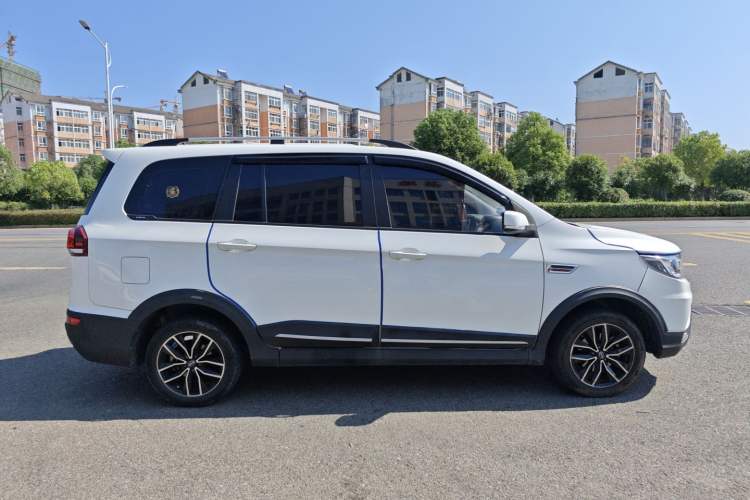 Used SWM X3 2020 1.5L Manual Value Edition 7 Seats Exterior 2