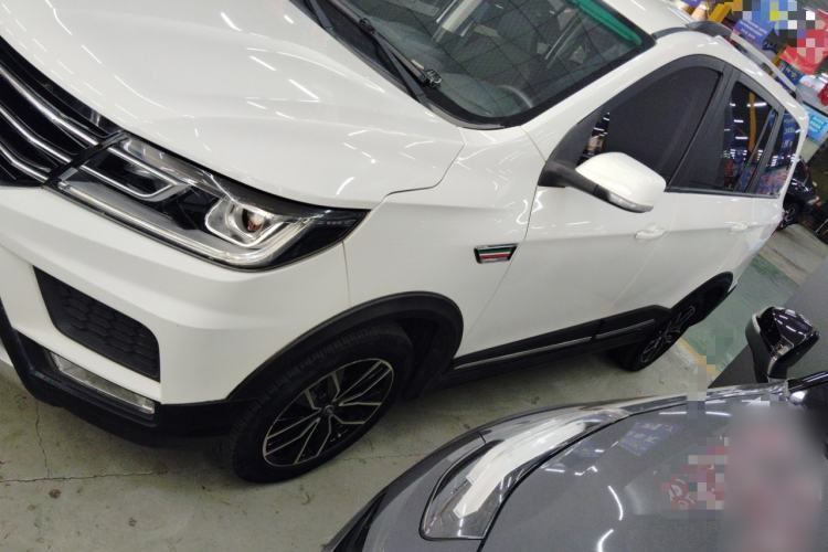 Used SWM X3 2020 1.5L Manual Value Edition 7 Seats Exterior 3