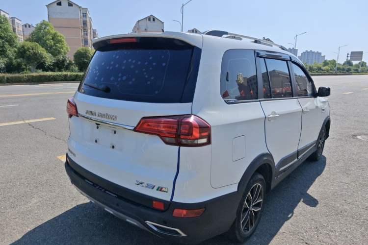 Used SWM X3 2020 1.5L Manual Value Edition 7 Seats Exterior 3