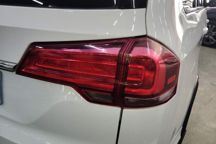 Used SWM X3 2020 1.5L Manual Value Edition 7 Seats Exterior 6