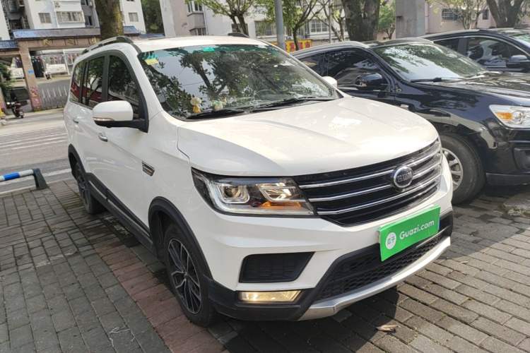 Used SWM X3 2020 1.5L Manual Super Enjoyment Version 7 Seats Front Right 45 Deg