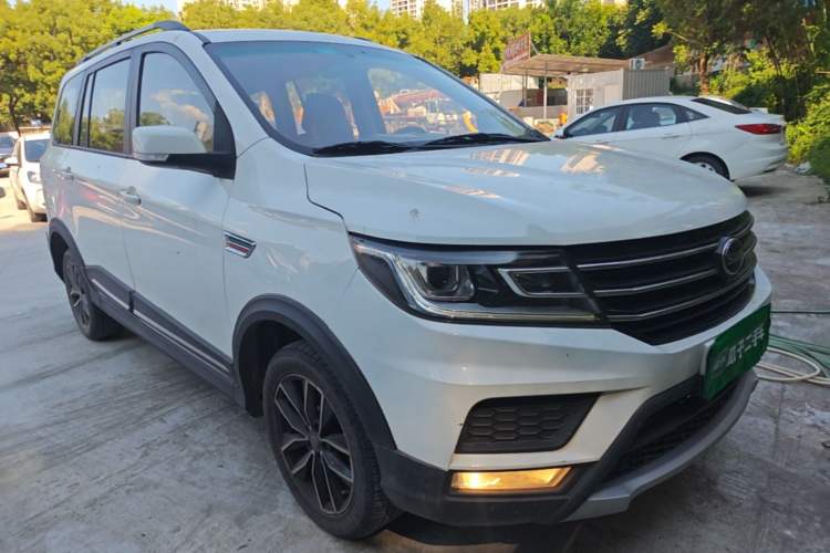 Used SWM X3 2020 1.5L Manual Value Edition 7 Seats Front Right 45 Deg