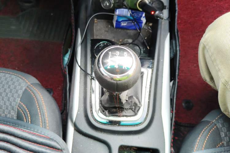 Used SWM X3 2020 1.5L Manual Value Edition 7 Seats Gear Lever
