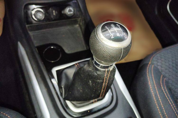 Used SWM X3 2020 1.5L Manual Value Edition 7 Seats Gear Lever