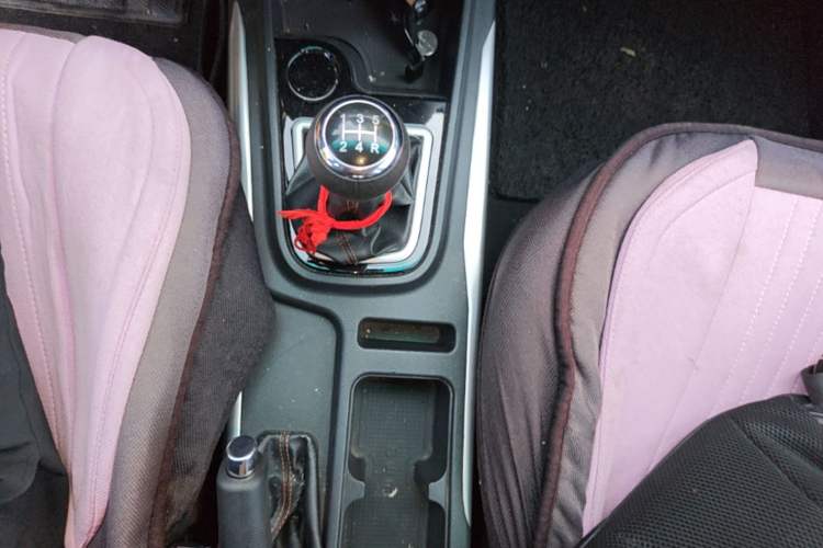 Used SWM X3 2020 1.5L Manual Value Edition 7 Seats Gear Lever