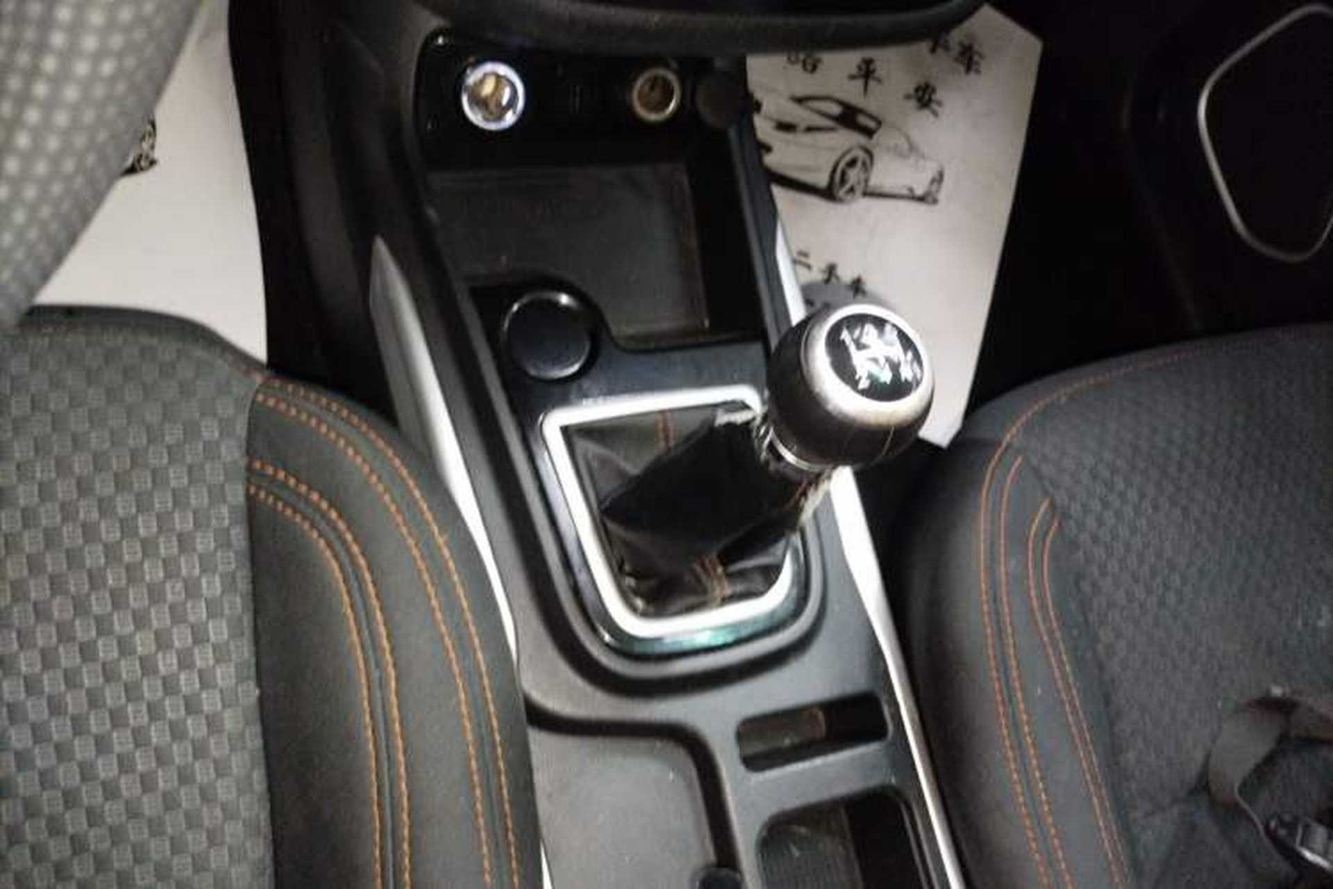 Used SWM X3 2020 1.5L Manual Value Edition 7 Seats Gear Lever