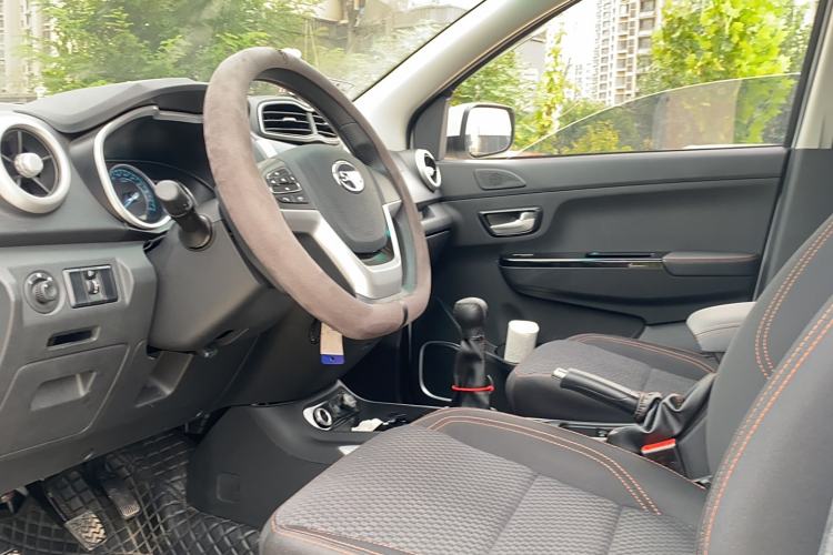 Used SWM X3 2020 1.5L Manual Value Edition 7 Seats Interior 1