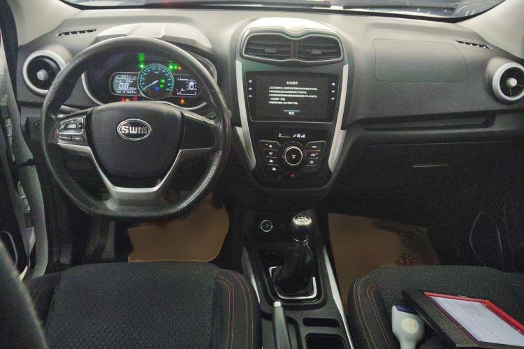 Used SWM X3 2020 1.5L Manual Value Edition 7 Seats Interior 2