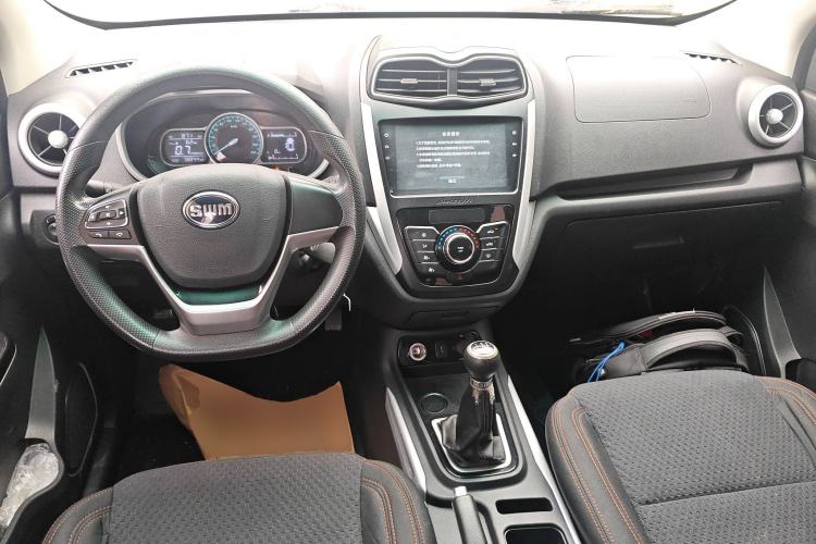 Used SWM X3 2020 1.5L Manual Value Edition 7 Seats Interior 2