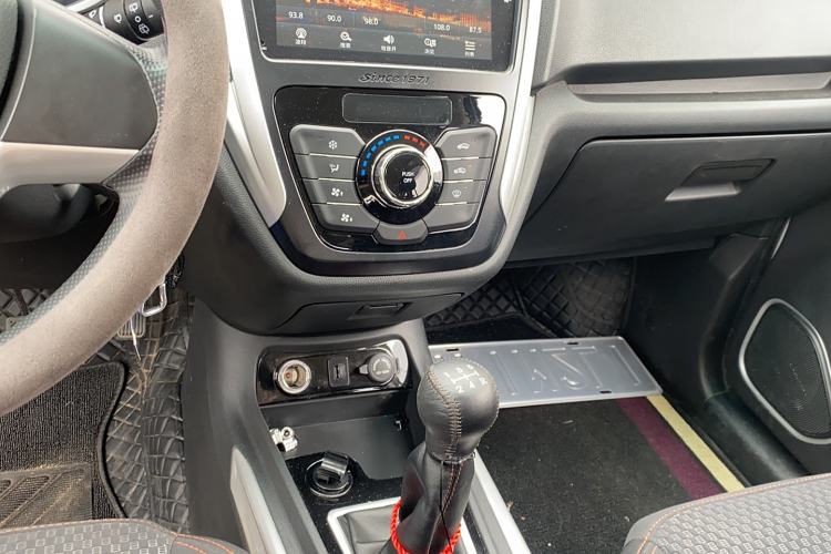 Used SWM X3 2020 1.5L Manual Value Edition 7 Seats Interior 3