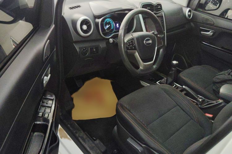 Used SWM X3 2020 1.5L Manual Value Edition 7 Seats Interior 3