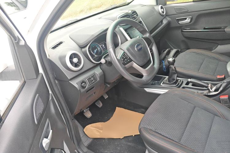 Used SWM X3 2020 1.5L Manual Value Edition 7 Seats Interior 3