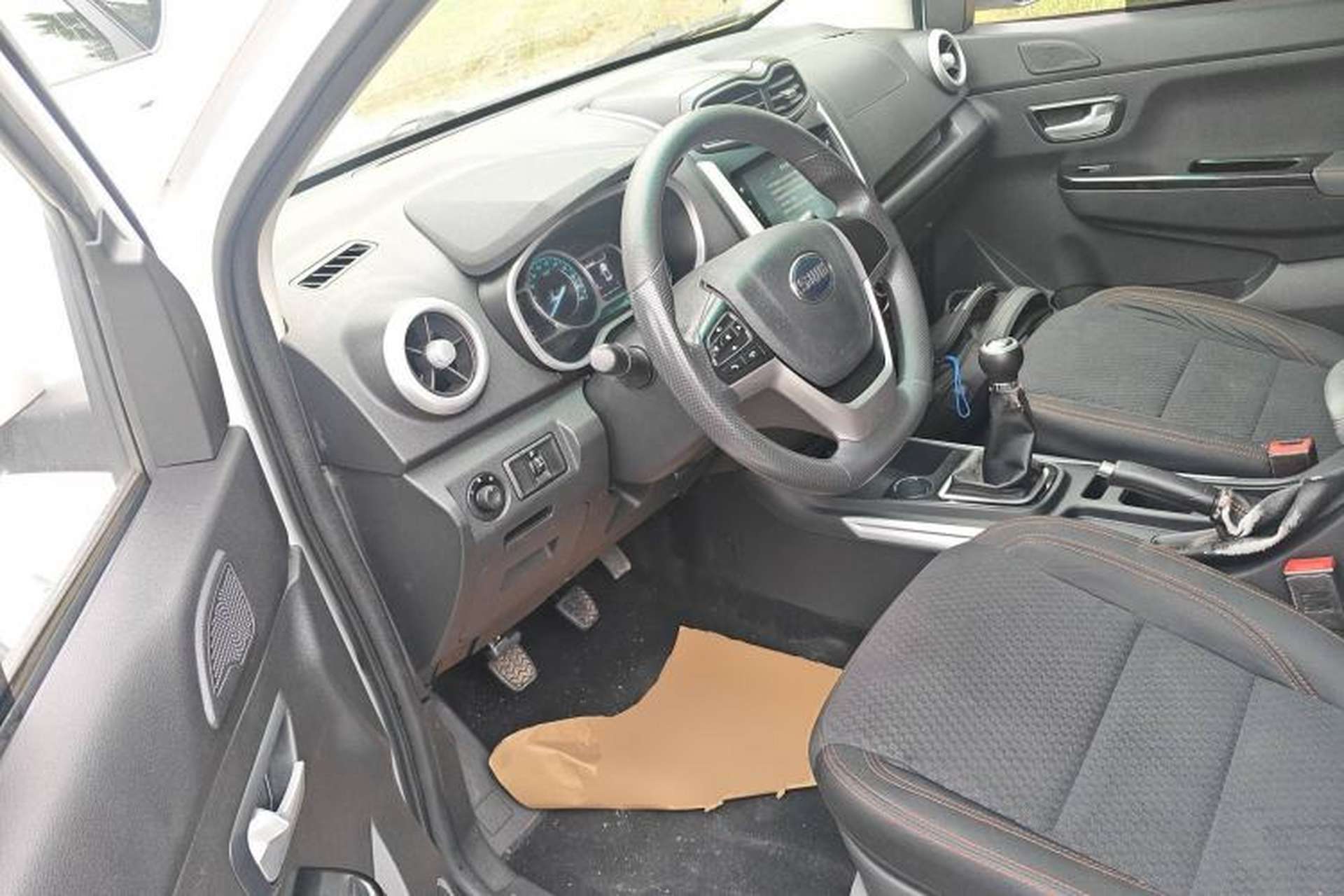 Used SWM X3 2020 1.5L Manual Value Edition 7 Seats Interior 3