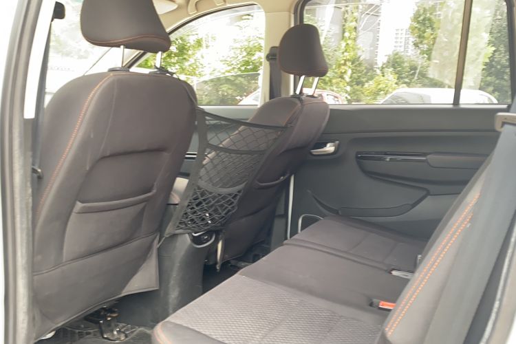 Used SWM X3 2020 1.5L Manual Value Edition 7 Seats Interior 4