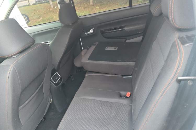 Used SWM X3 2020 1.5L Manual Value Edition 7 Seats Interior 4