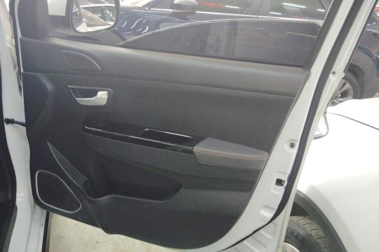 Used SWM X3 2020 1.5L Manual Value Edition 7 Seats Interior 5