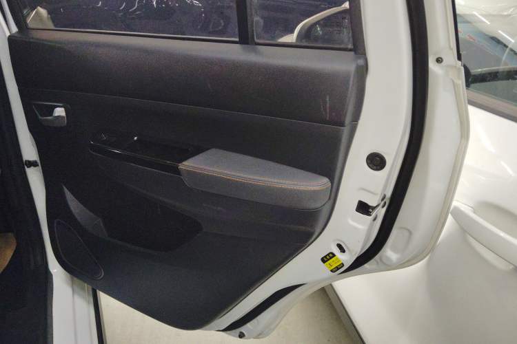 Used SWM X3 2020 1.5L Manual Value Edition 7 Seats Interior 6