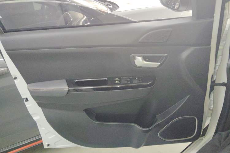 Used SWM X3 2020 1.5L Manual Value Edition 7 Seats Interior 7