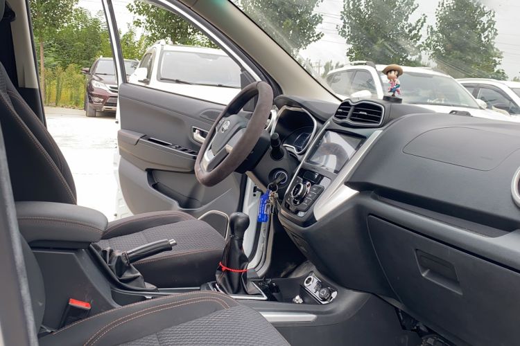 Used SWM X3 2020 1.5L Manual Value Edition 7 Seats Interior 8