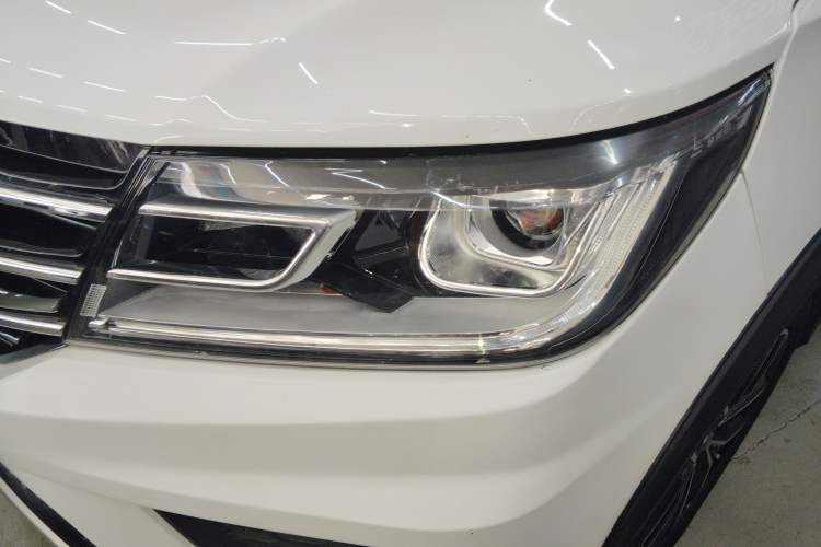 Used SWM X3 2020 1.5L Manual Value Edition 7 Seats Left Front Headlight