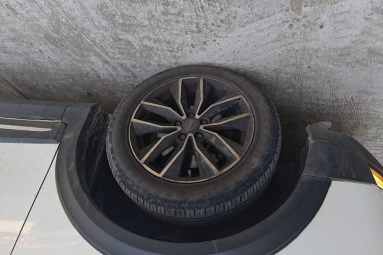 Used SWM X3 2020 1.5L Manual Value Edition 7 Seats Left Front Wheel Hub