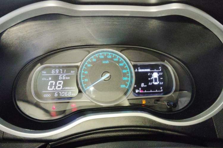 Used SWM X3 2020 1.5L Manual Value Edition 7 Seats Odometer Close Up