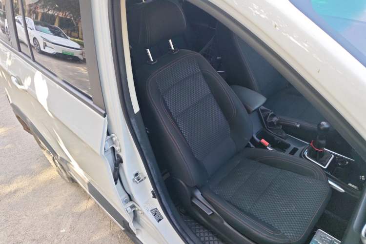 Used SWM X3 2020 1.5L Manual Value Edition 7 Seats Right Front Seat
