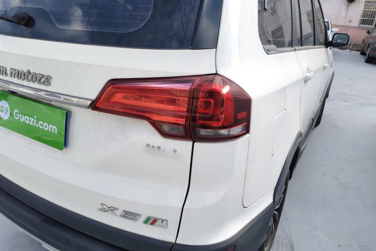 Used SWM X3 2020 1.5L Manual Value Edition 7 Seats Right Rear Taillight