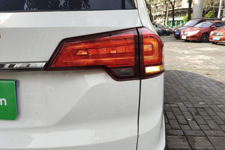 Used SWM X3 2020 1.5L Manual Super Enjoyment Version 7 Seats Right Rear Taillight