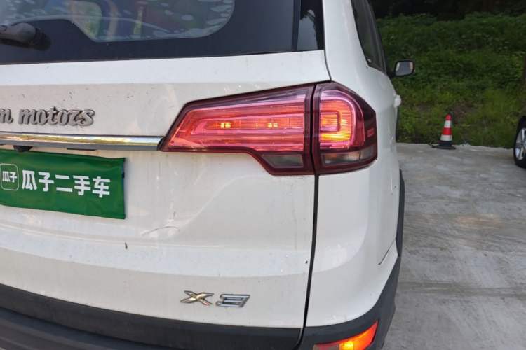 Used SWM X3 2020 1.5L Manual Value Edition 7 Seats Right Rear Taillight