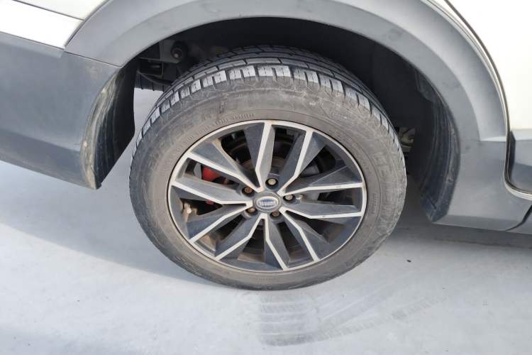 Used SWM X3 2020 1.5L Manual Value Edition 7 Seats Right Rear Wheel Hub