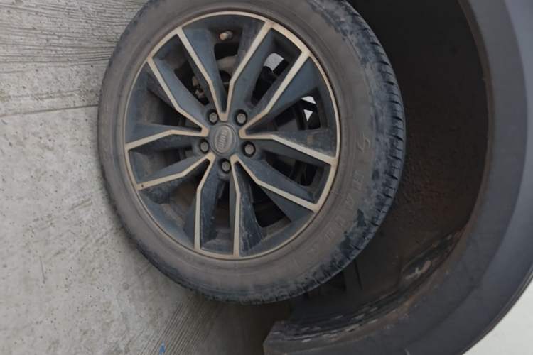 Used SWM X3 2020 1.5L Manual Value Edition 7 Seats Right Rear Wheel Hub