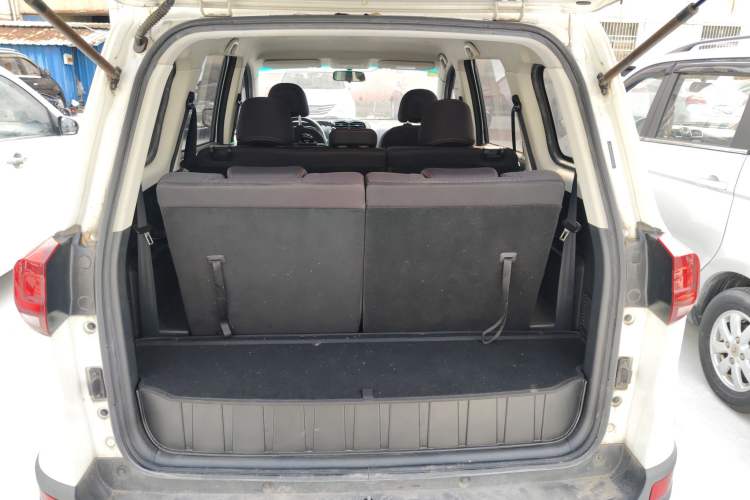 Used SWM X3 2020 1.5L Manual Value Edition 7 Seats Trunk