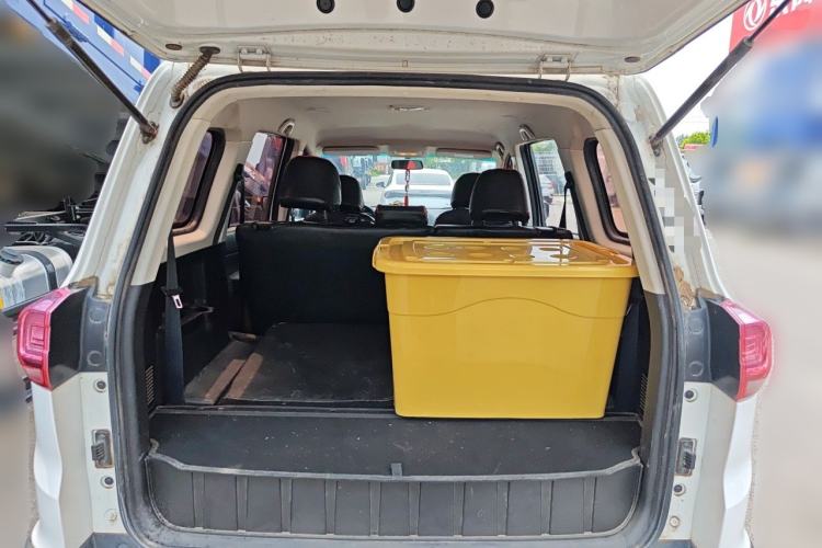 Used SWM X3 2020 1.5L Manual Value Edition 7 Seats Trunk
