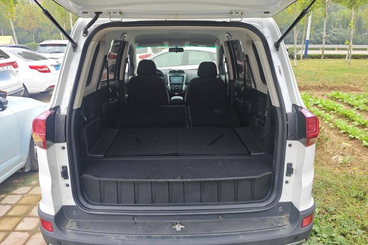 Used SWM X3 2020 1.5L Manual Value Edition 7 Seats Trunk