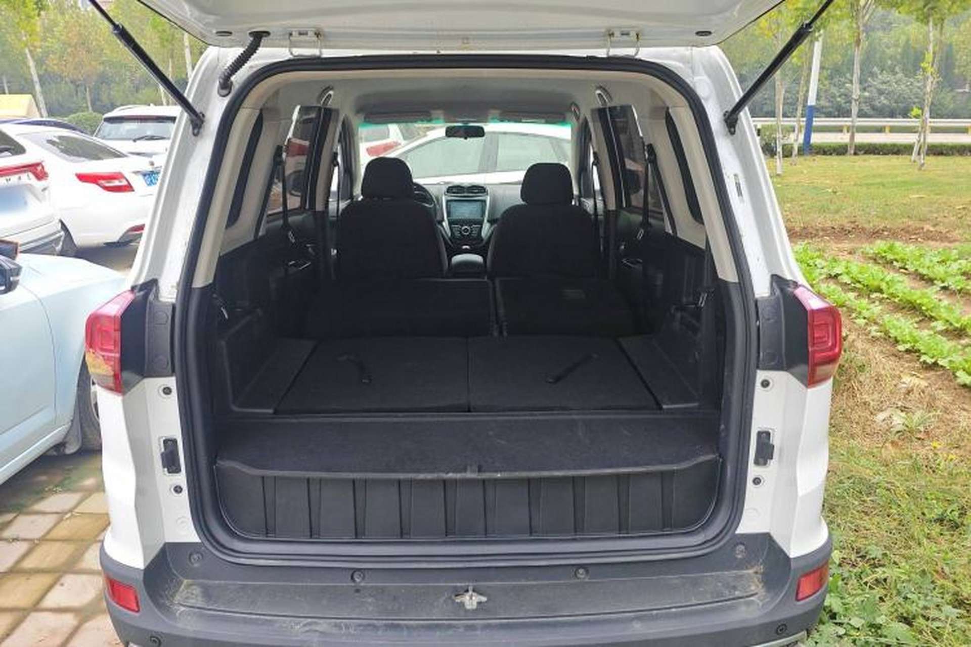 Used SWM X3 2020 1.5L Manual Value Edition 7 Seats Trunk