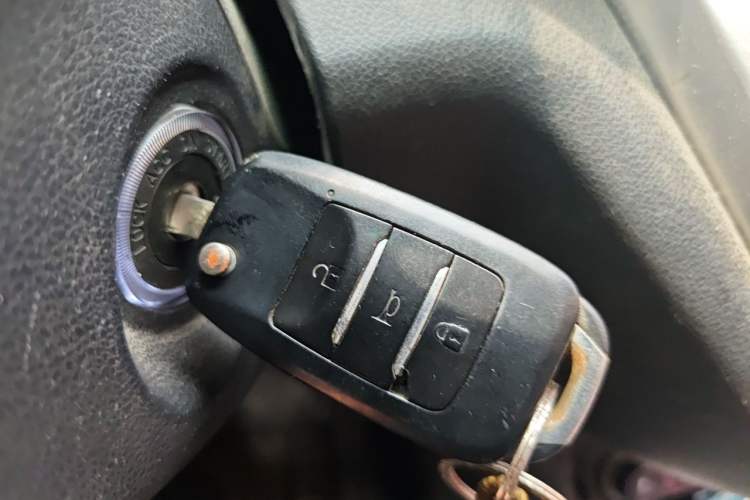 Used SWM X3 2020 1.5L Manual Value Edition 7 Seats Vehicle Key