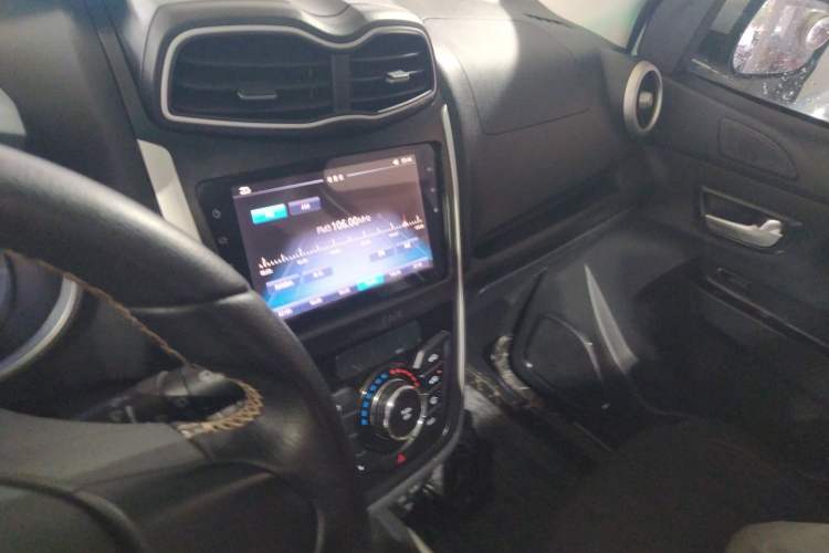 Used SWM X3 2021 1.5L Manual Comfort Version 7 Seats Audio And AC Panel