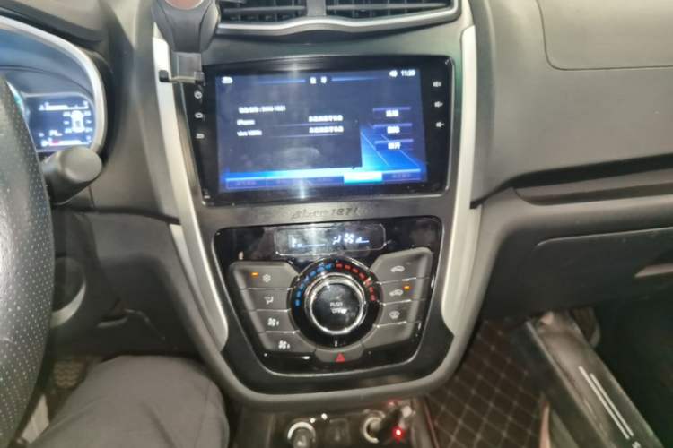 Used SWM X3 2021 1.5L Manual Comfort Version 7 Seats Audio And AC Panel