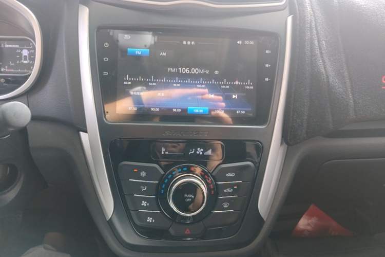 Used SWM X3 2021 1.5L Manual Comfort Version 7 Seats Audio And AC Panel