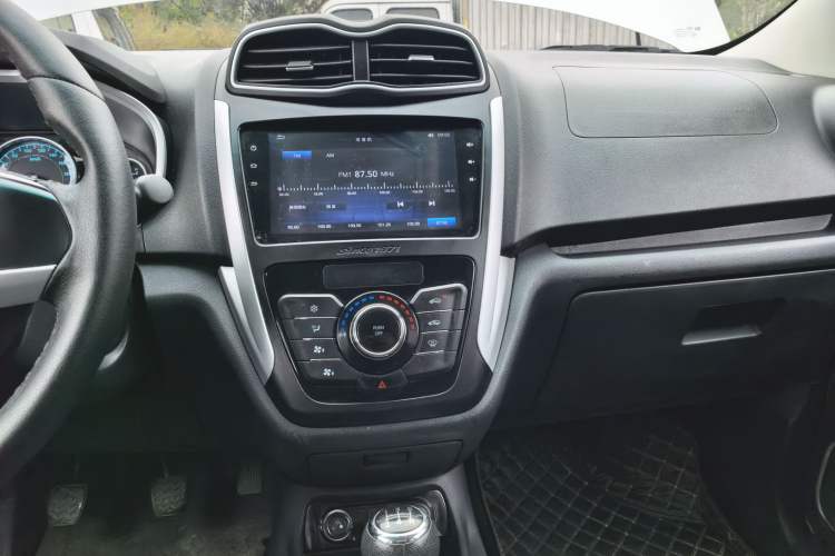 Used SWM X3 2021 1.5L Manual Comfort Version 7 Seats Audio And AC Panel
