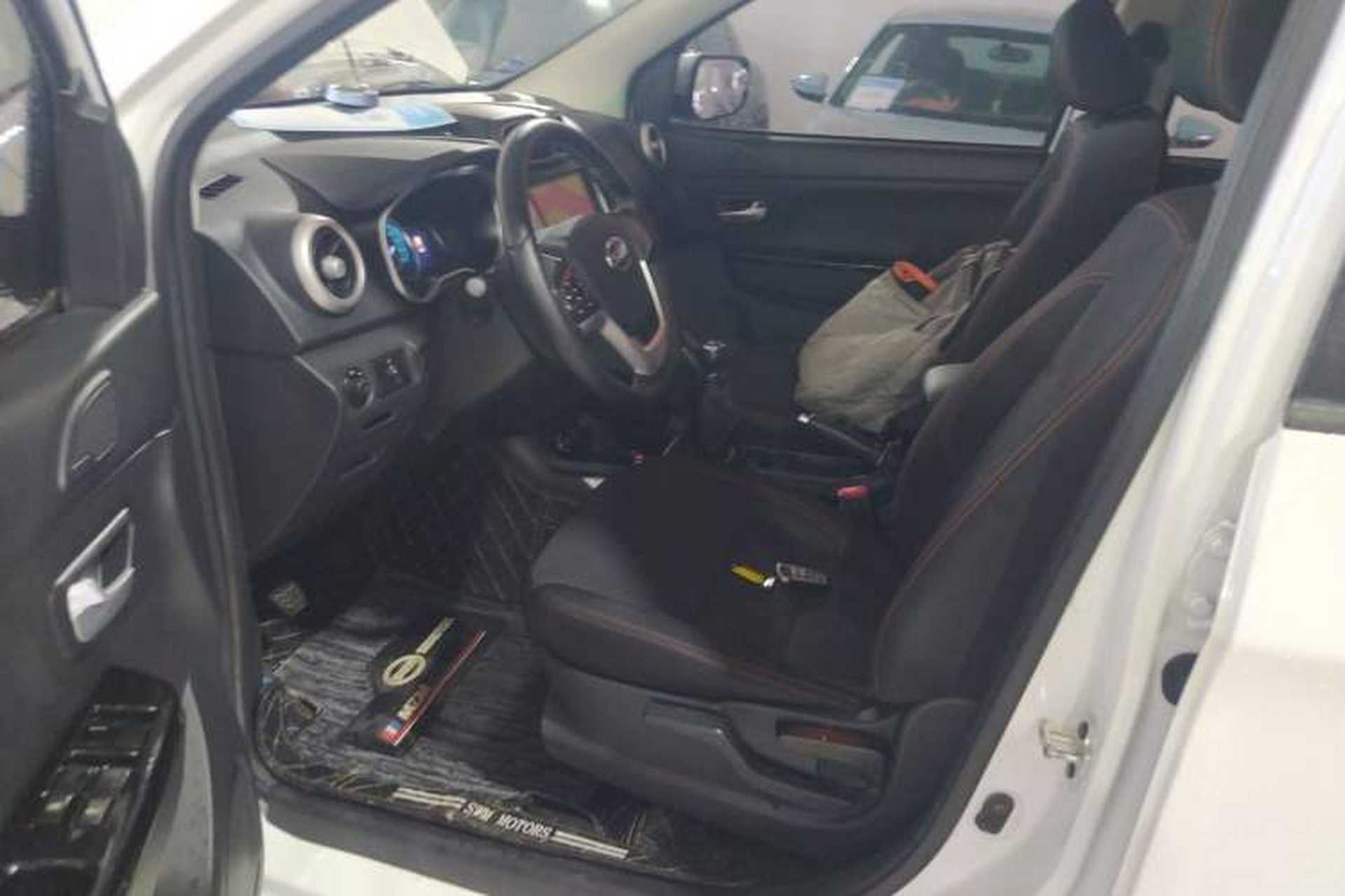 Used SWM X3 2021 1.5L Manual Comfort Version 7 Seats Driver Seat