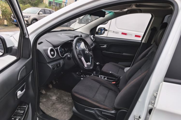 Used SWM X3 2021 1.5L Manual Comfort Version 7 Seats Driver Seat
