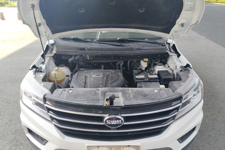Used SWM X3 2021 1.5L Manual Comfort Version 7 Seats Engine Bay