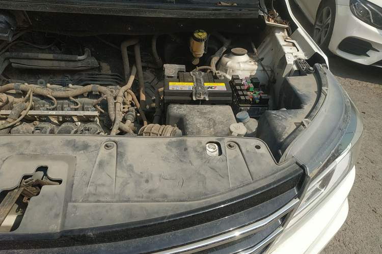 Used SWM X3 2021 1.5L Manual Comfort Version 7 Seats Engine Bay Left