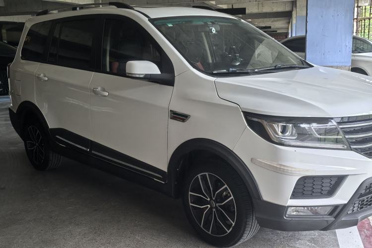 Used SWM X3 2021 1.5L Manual Comfort Version 7 Seats Exterior 2