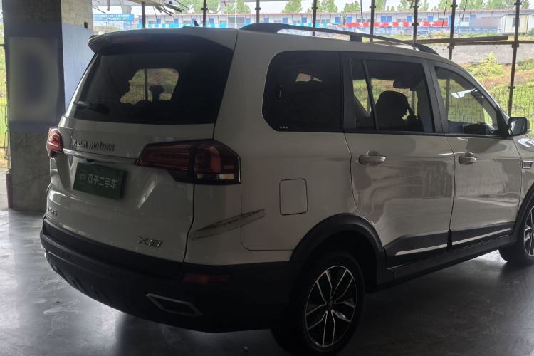 Used SWM X3 2021 1.5L Manual Comfort Version 7 Seats Exterior 3